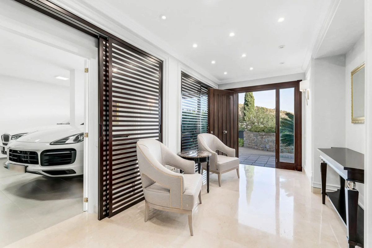 Image {index}: Detached Villa For sale, Benahavís, €1,595,000 [HFM-CL10229]