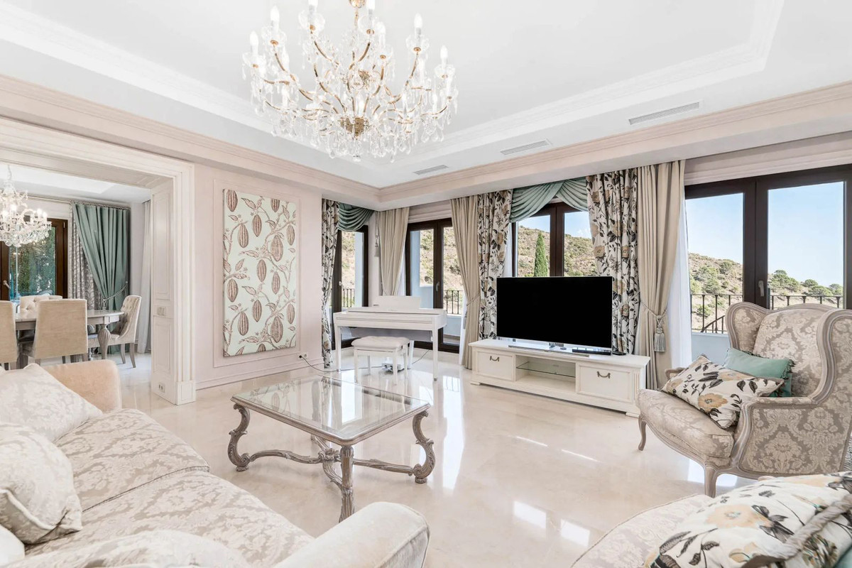 Image {index}: Detached Villa For sale, Benahavís, €1,595,000 [HFM-CL10229]