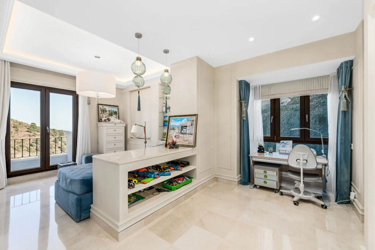 Image {index}: Detached Villa For sale, Benahavís, €1,595,000 [HFM-CL10229]