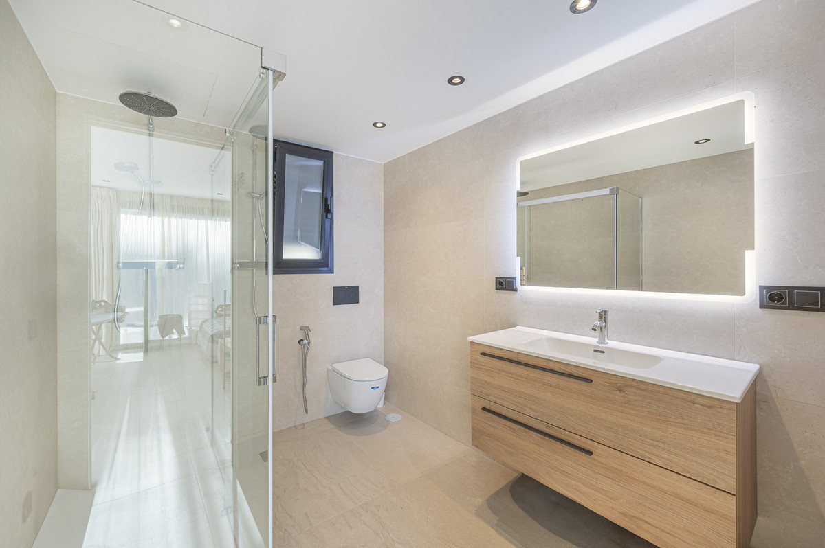 Image 40: detached villa For sale, Marbella, €2,590,000 [HFM-CL10223]