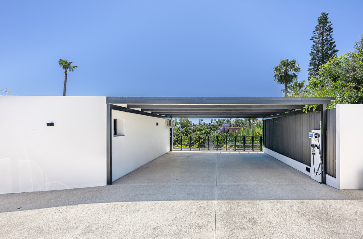 Image 40: detached villa For sale, Marbella, €2,590,000 [HFM-CL10223]