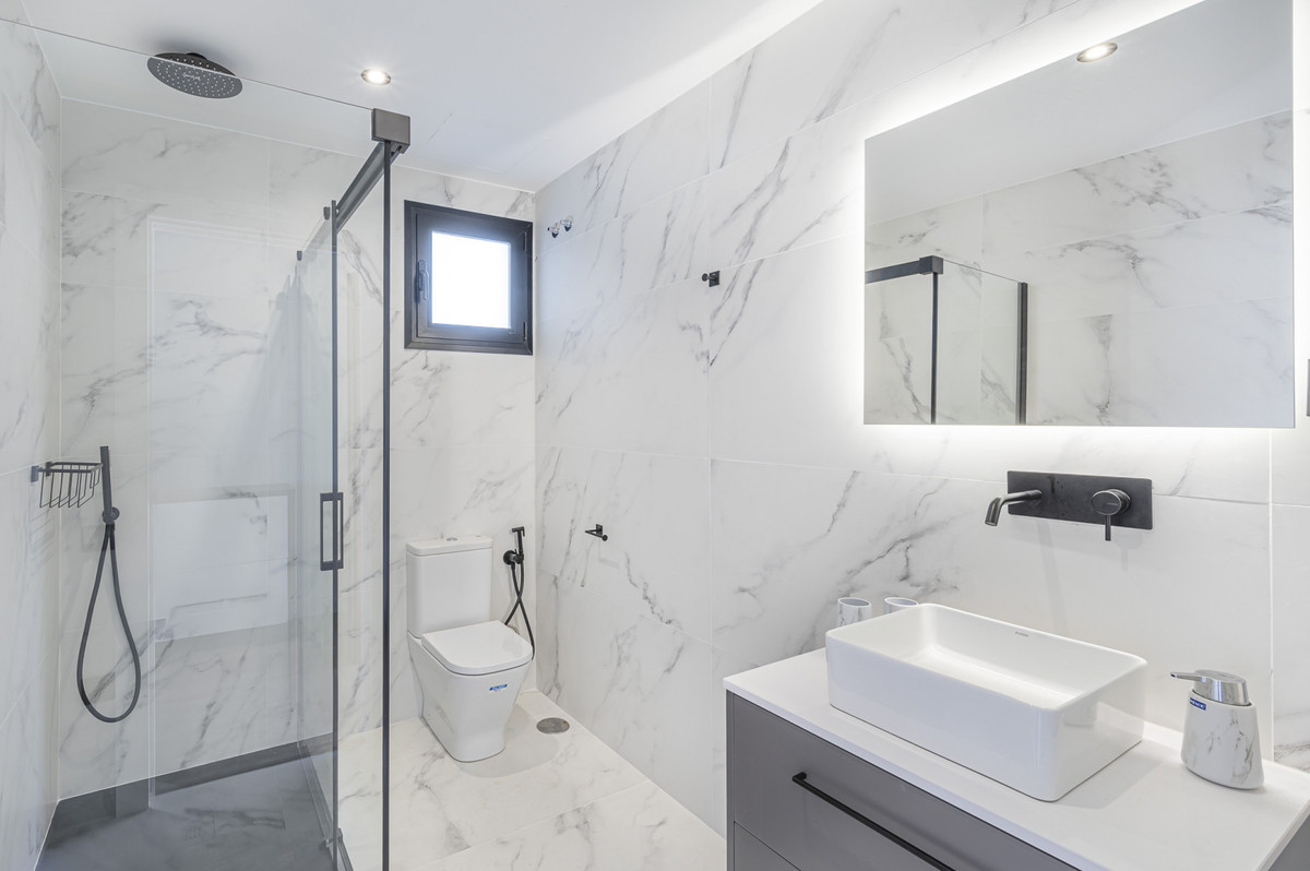 Image 40: detached villa For sale, Marbella, €2,590,000 [HFM-CL10223]