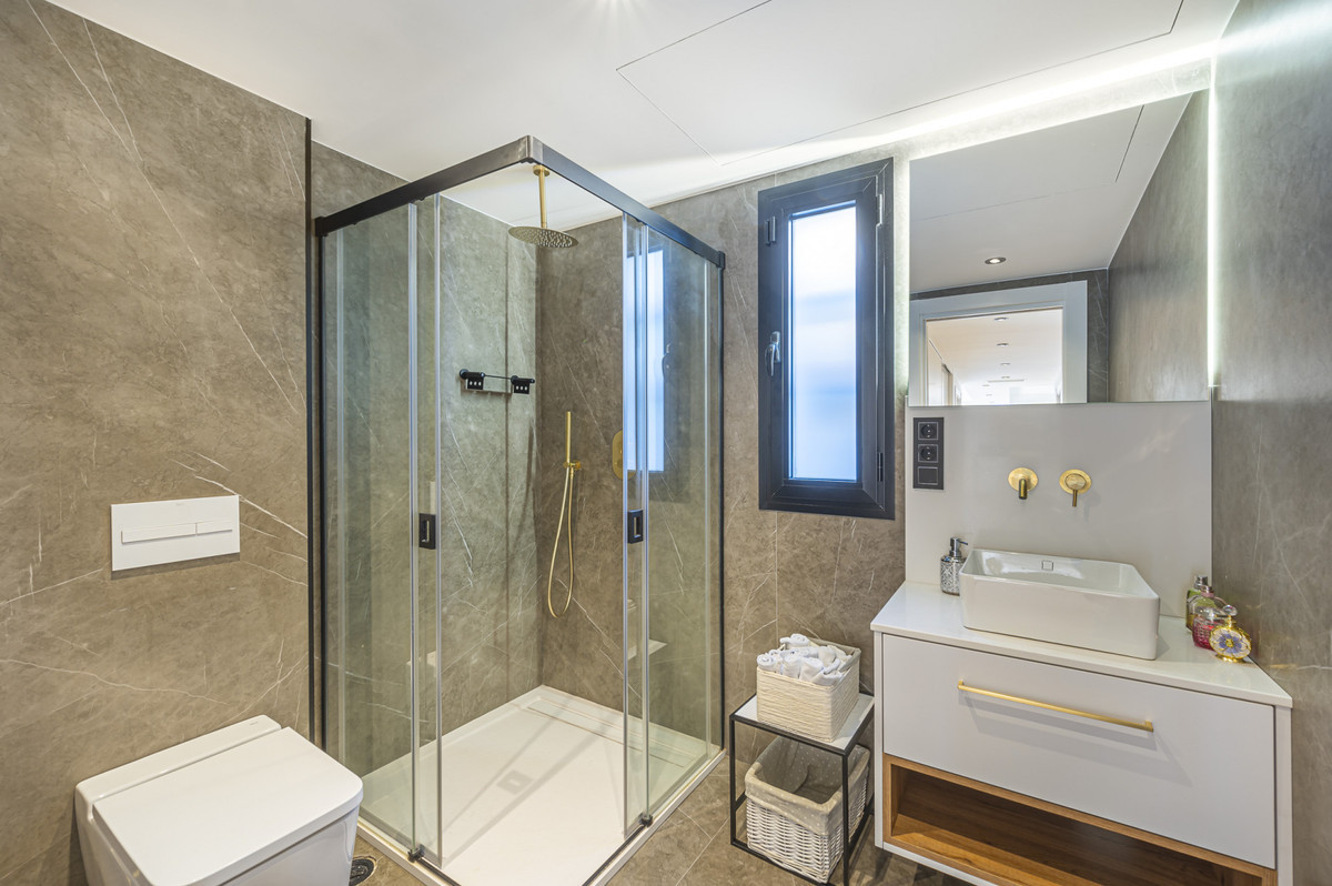 Image 40: detached villa For sale, Marbella, €2,590,000 [HFM-CL10223]