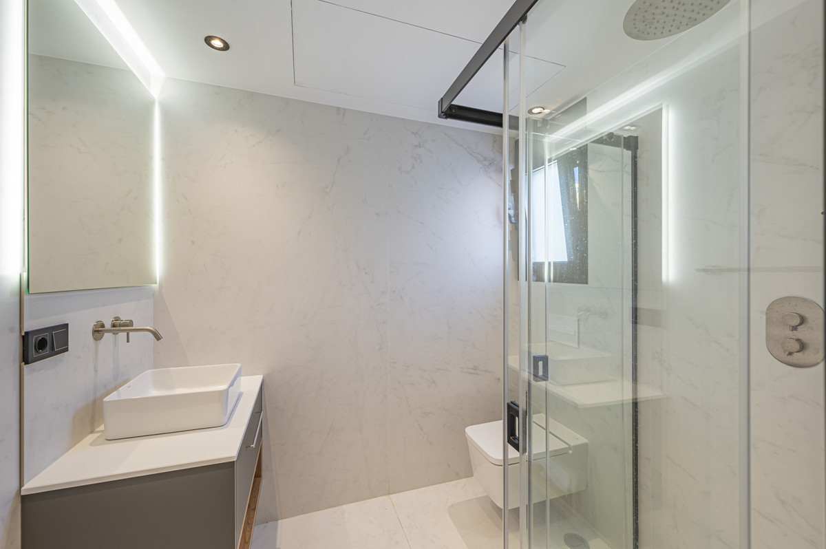 Image 40: detached villa For sale, Marbella, €2,590,000 [HFM-CL10223]