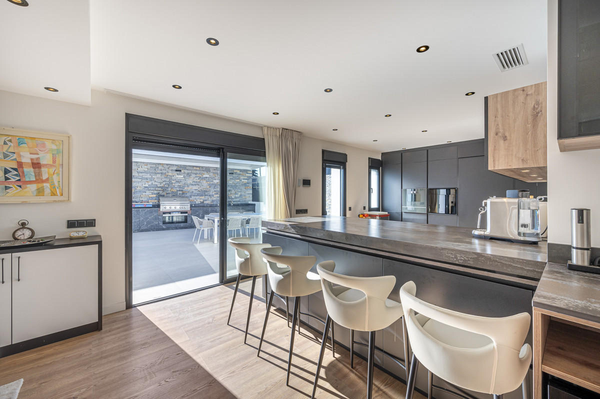 Image 40: detached villa For sale, Marbella, €2,590,000 [HFM-CL10223]