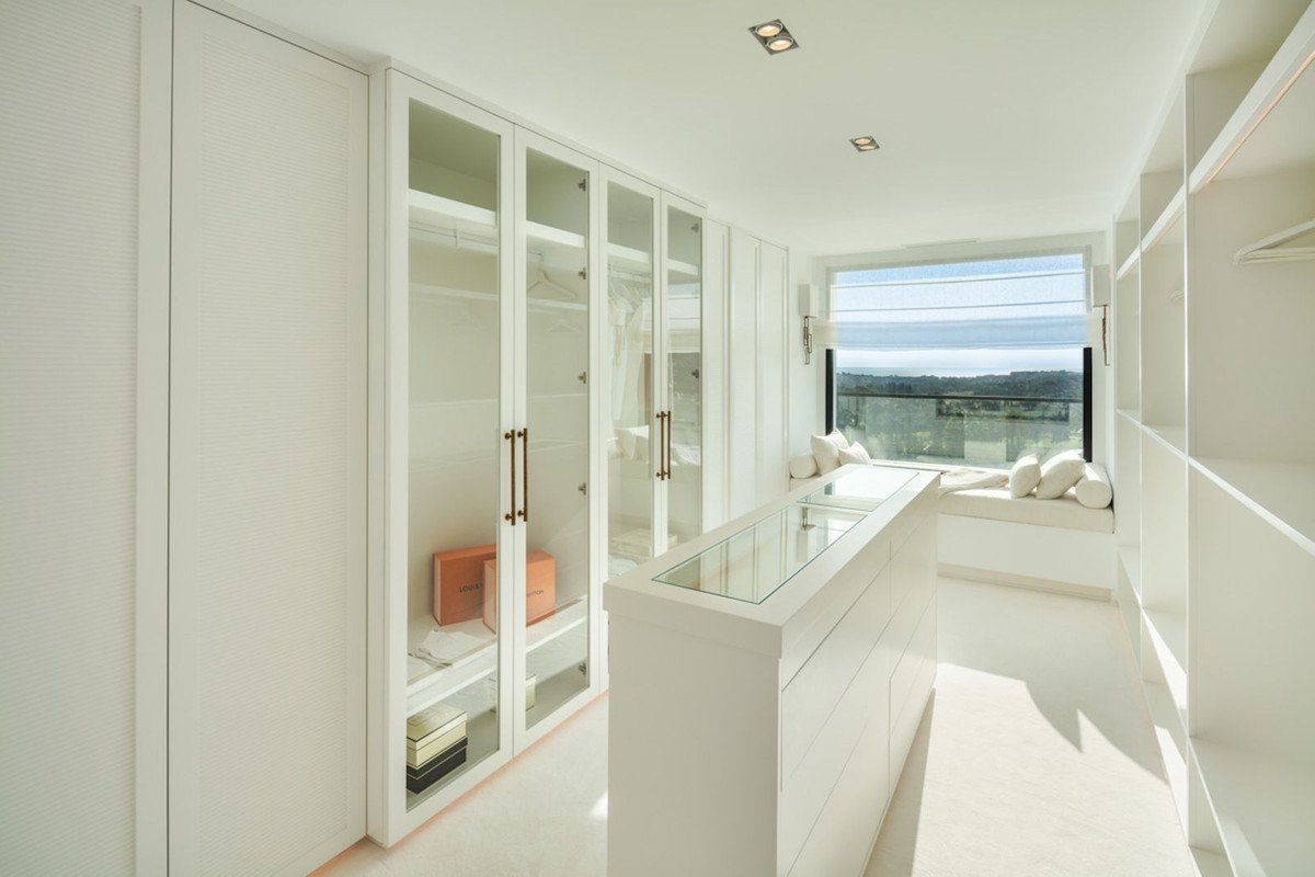 Image 45: detached villa For sale, Nueva Andalucía, €10,950,000 [HFM-C40244]