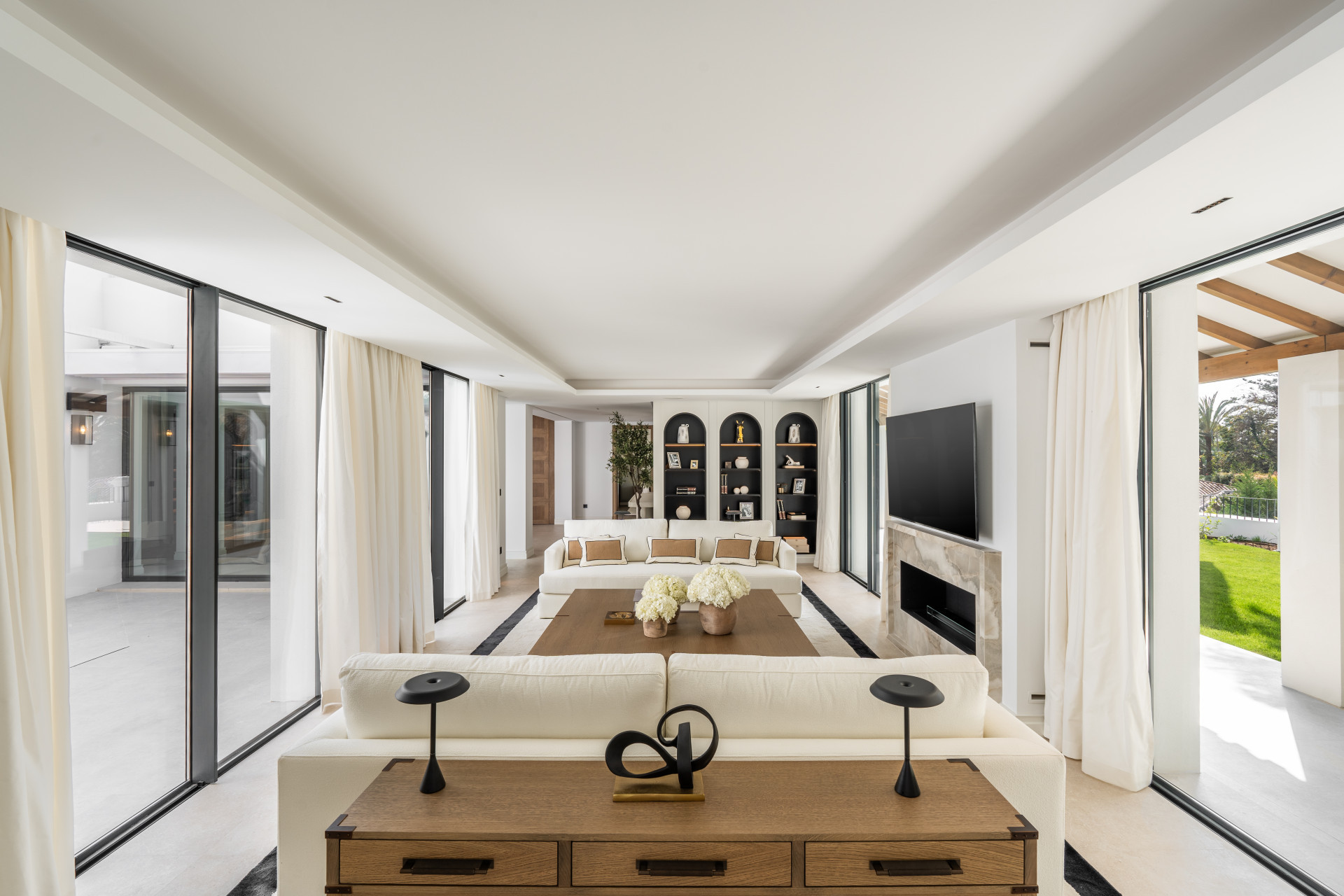 Image 47: detached villa For sale, Nueva Andalucía, €8,300,000 [HFM-C40243]