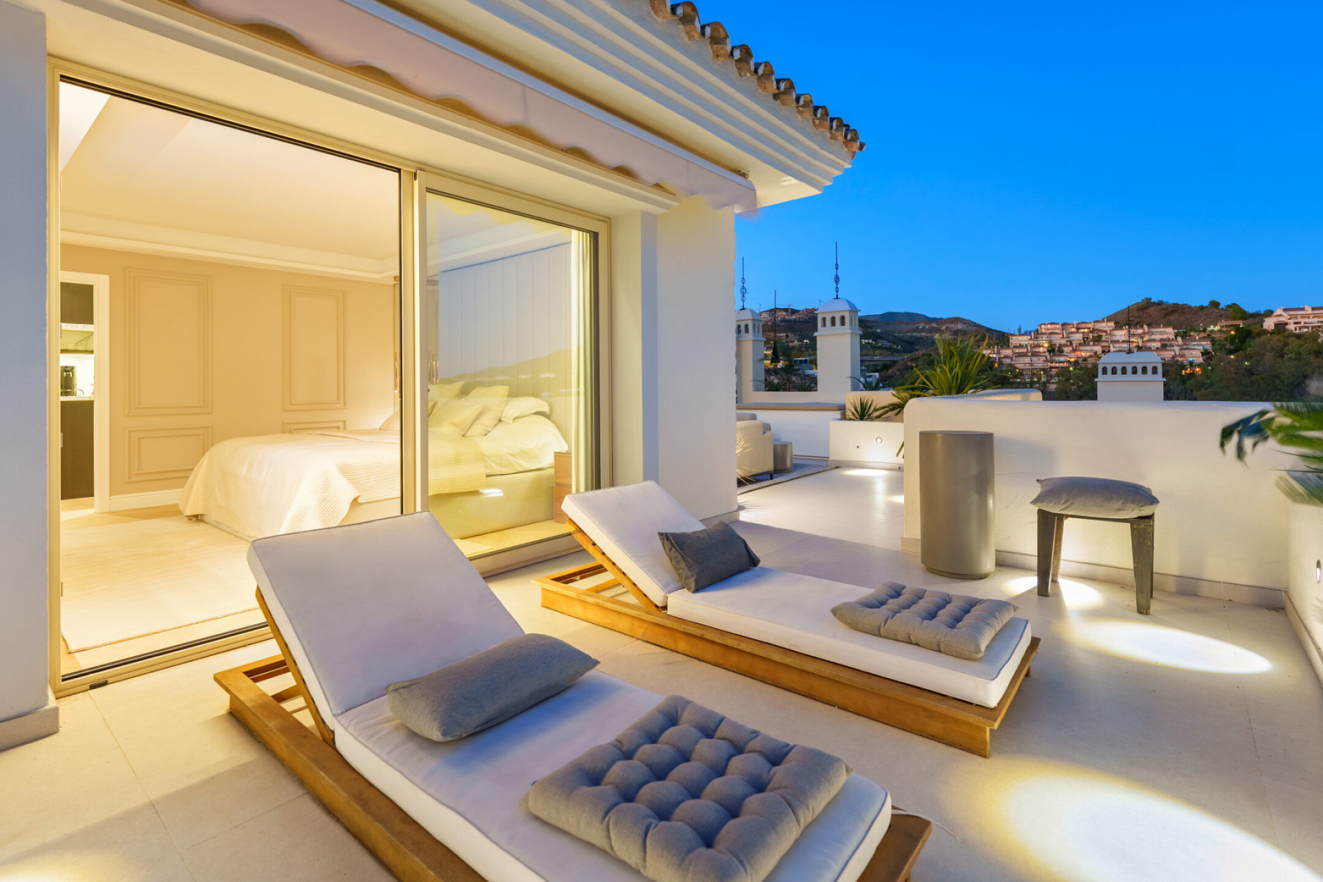 Image {index}: Penthouse Duplex For sale, Nueva Andalucía, €2,750,000 [HFM-C40245]