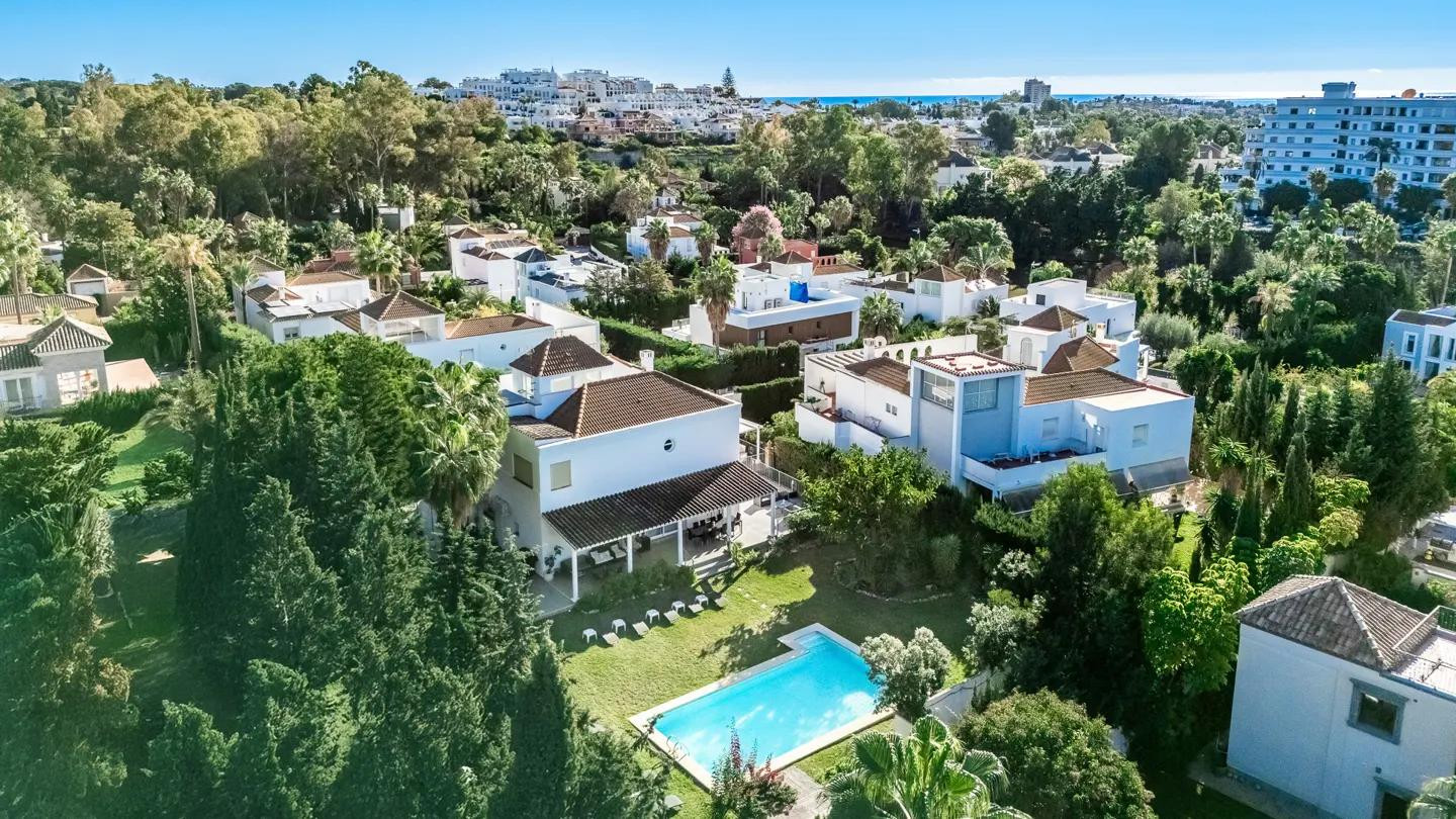 Image {index}: Detached Villa For sale, Nueva Andalucía, €2,250,000 [HFM-CL10242]