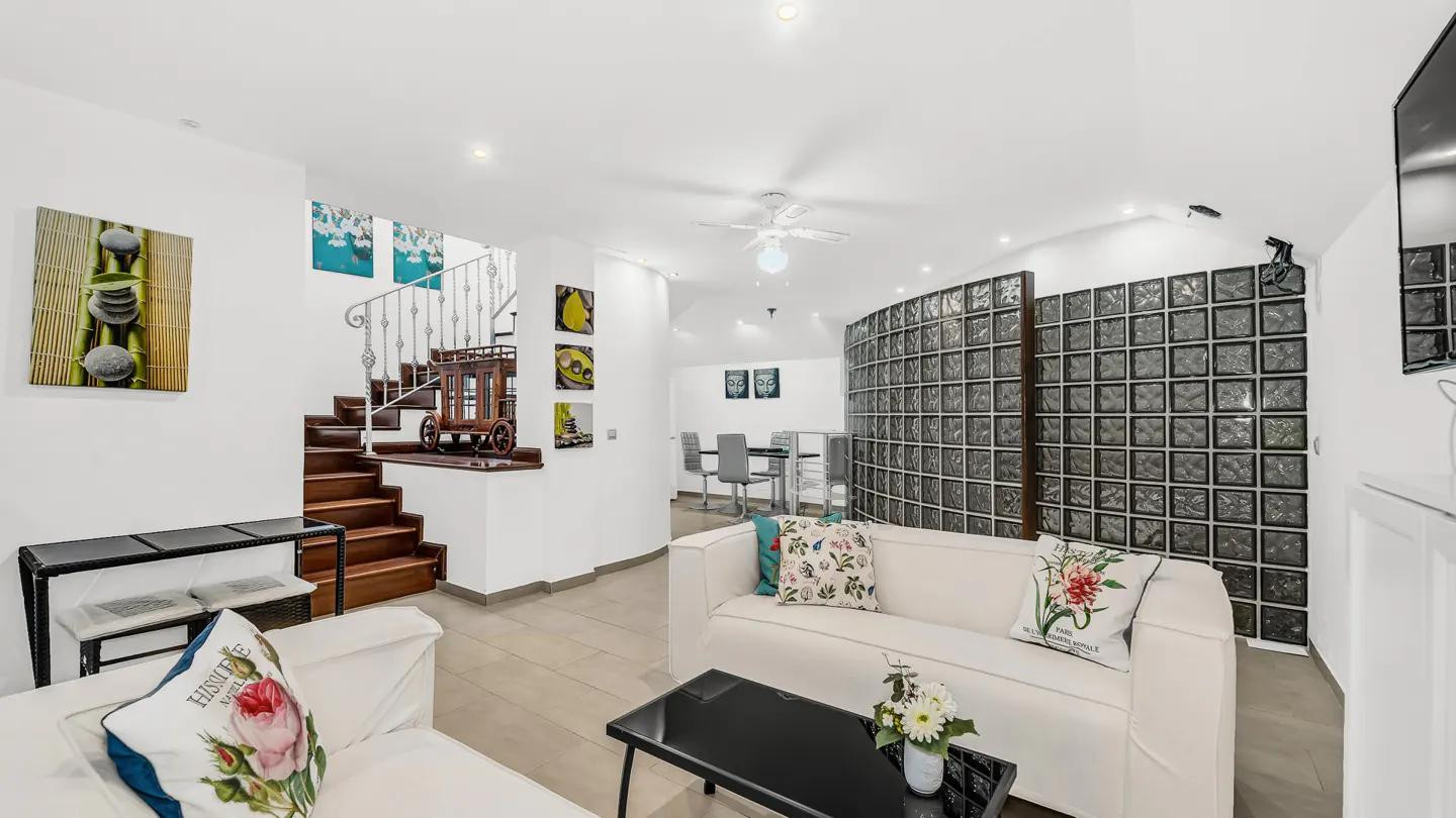 Image {index}: Detached Villa For sale, Nueva Andalucía, €2,250,000 [HFM-CL10242]