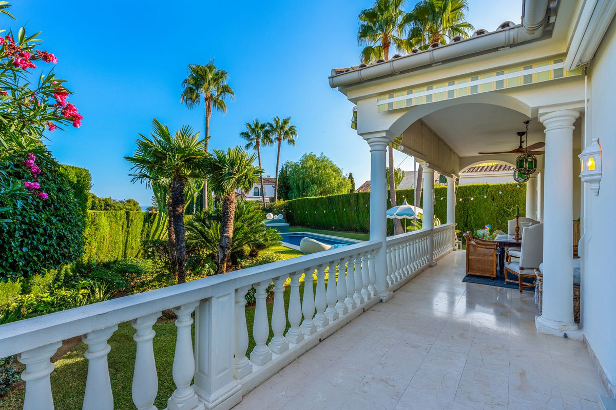 Image {index}: Detached Villa For sale, Estepona, €1,650,000 [HFM-CL10250]