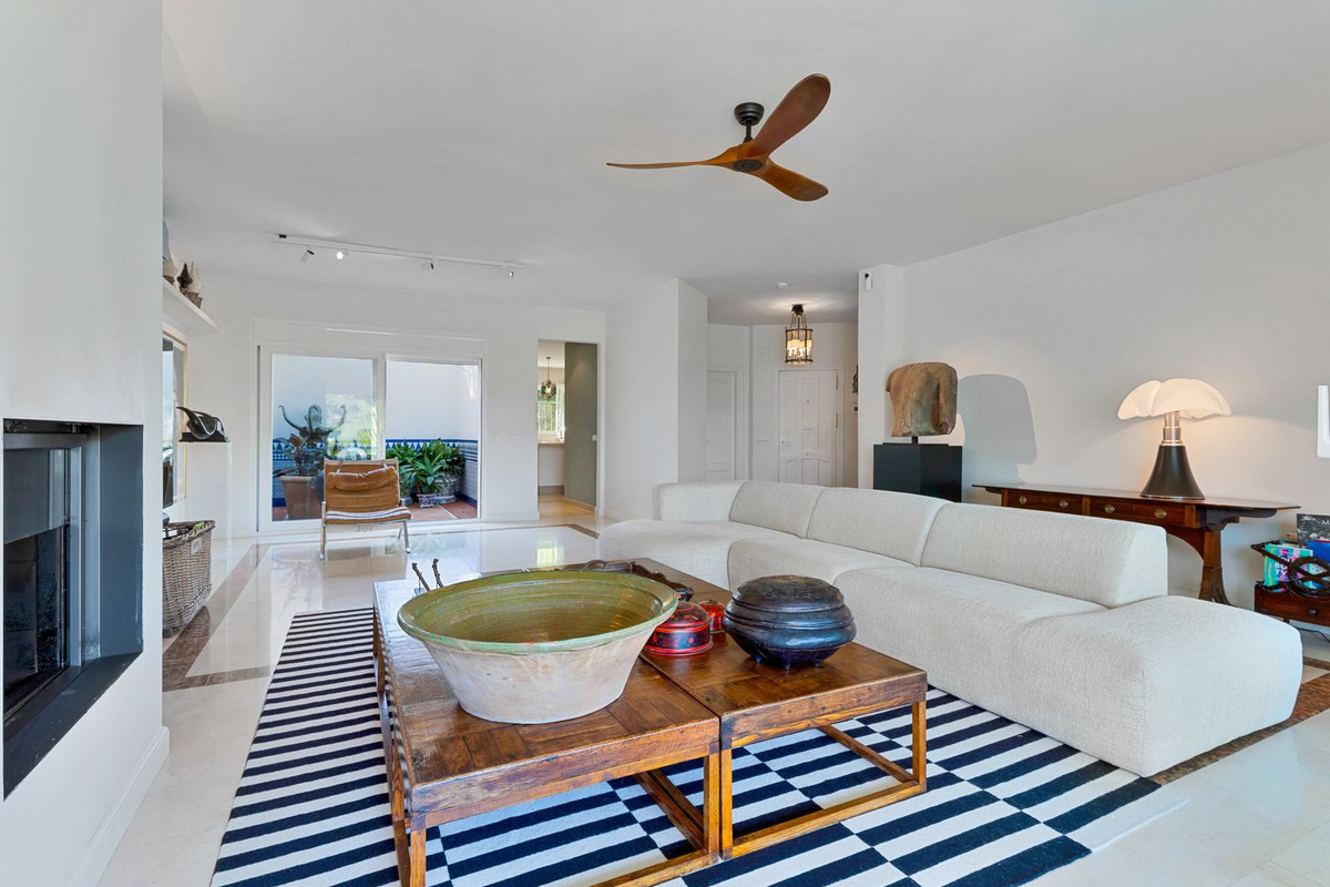 Image {index}: Detached Villa For sale, Estepona, €1,650,000 [HFM-CL10250]