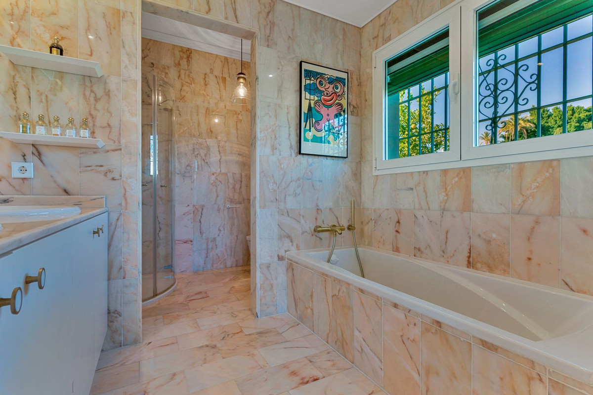 Image {index}: Detached Villa For sale, Estepona, €1,650,000 [HFM-CL10250]