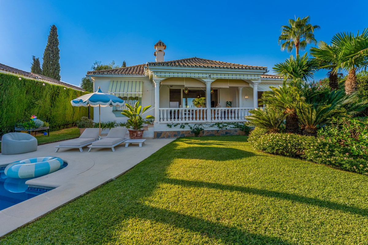 Image {index}: Detached Villa For sale, Estepona, €1,650,000 [HFM-CL10250]
