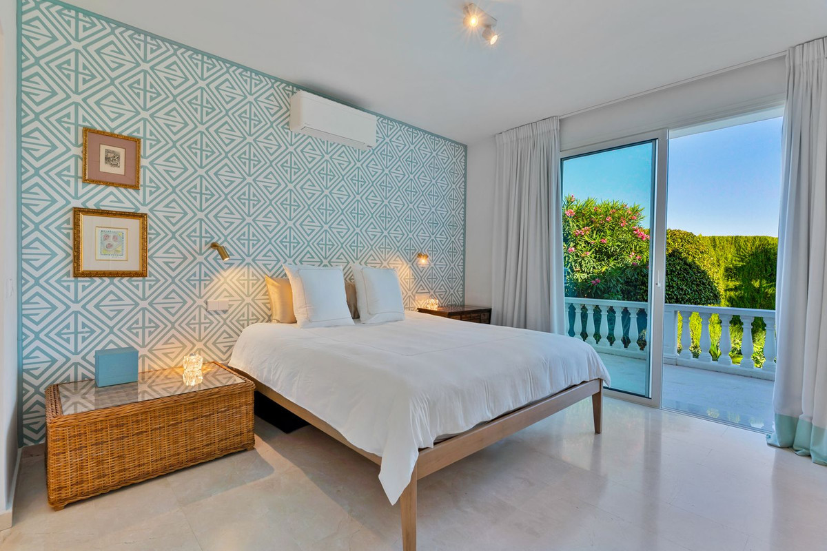 Image {index}: Detached Villa For sale, Estepona, €1,650,000 [HFM-CL10250]