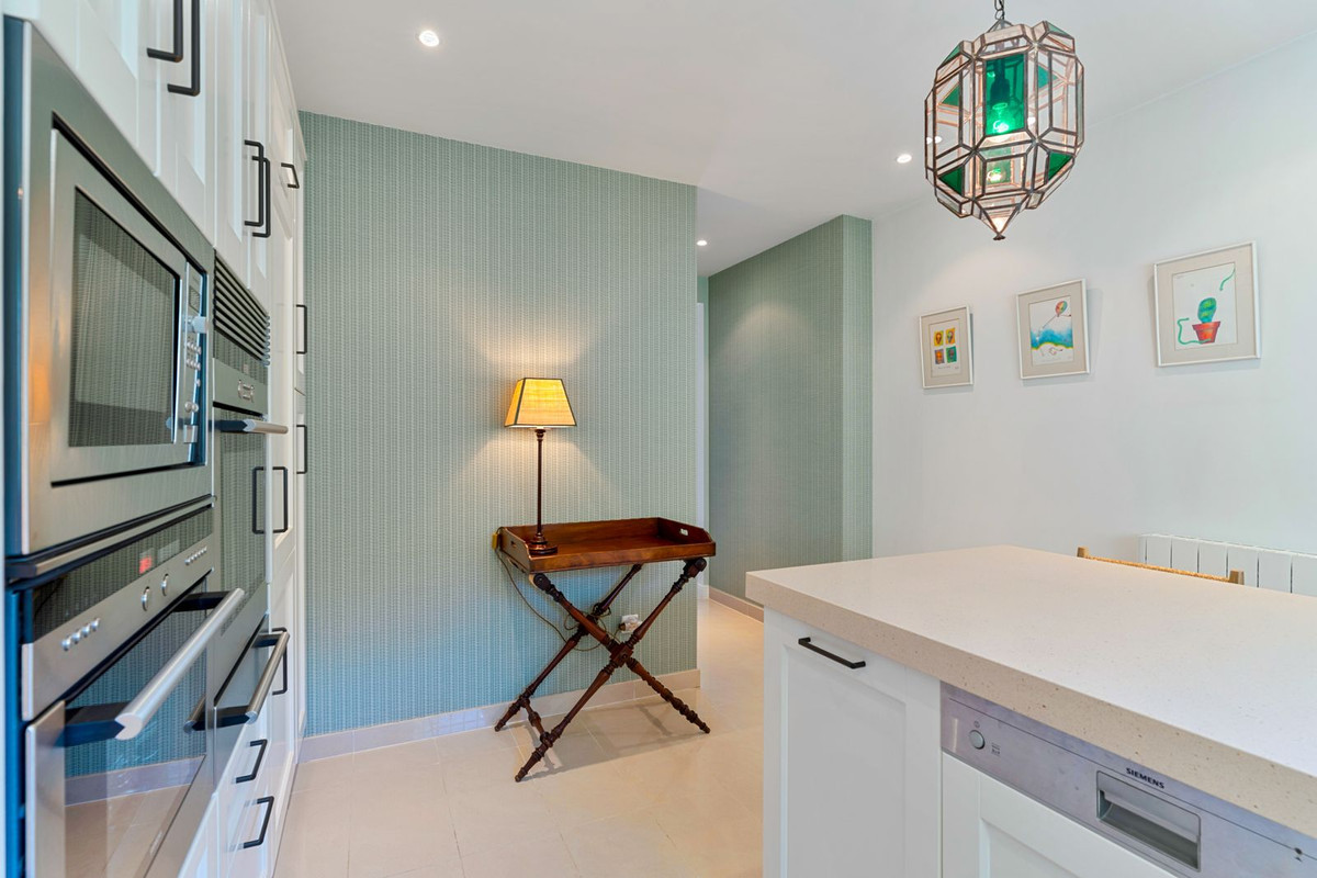 Image {index}: Detached Villa For sale, Estepona, €1,650,000 [HFM-CL10250]