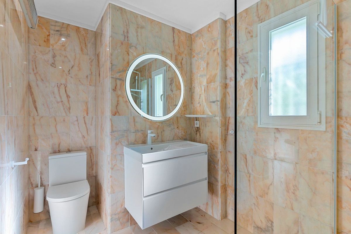 Image {index}: Detached Villa For sale, Estepona, €1,650,000 [HFM-CL10250]