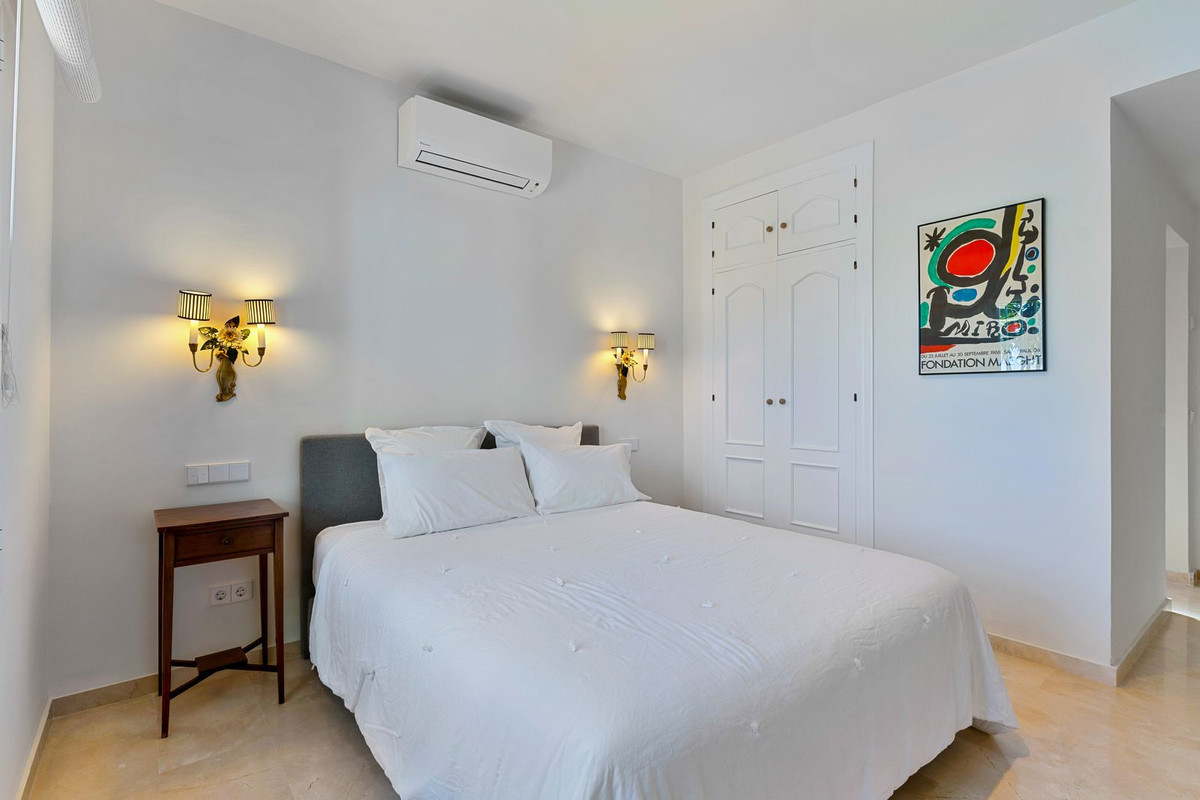 Image {index}: Detached Villa For sale, Estepona, €1,650,000 [HFM-CL10250]