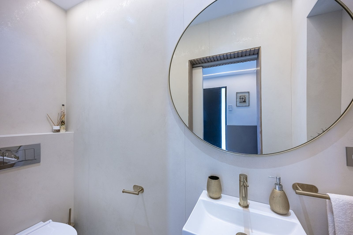 Image {index}: Detached Villa For sale, Estepona, €1,690,000 [HFM-CL10251]