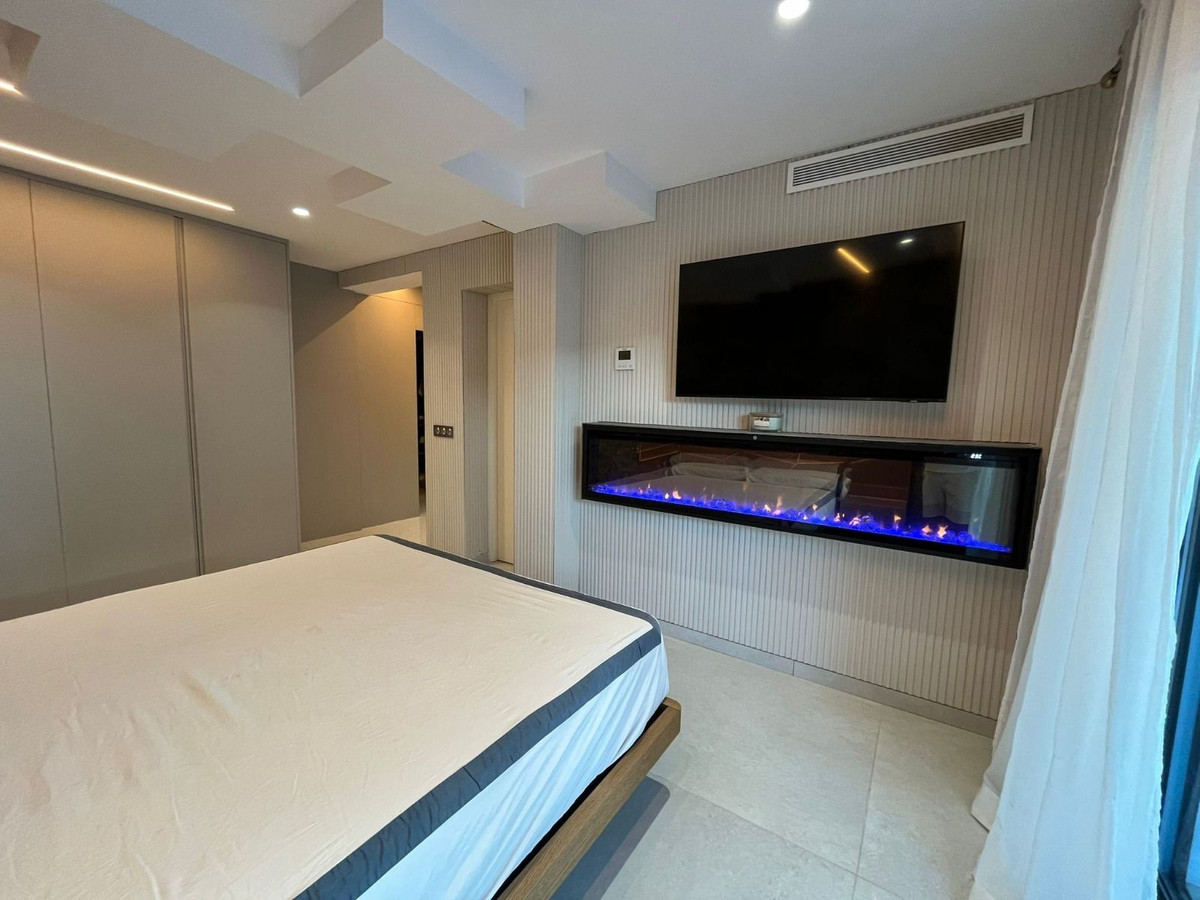 Image {index}: Detached Villa For sale, Estepona, €1,690,000 [HFM-CL10251]