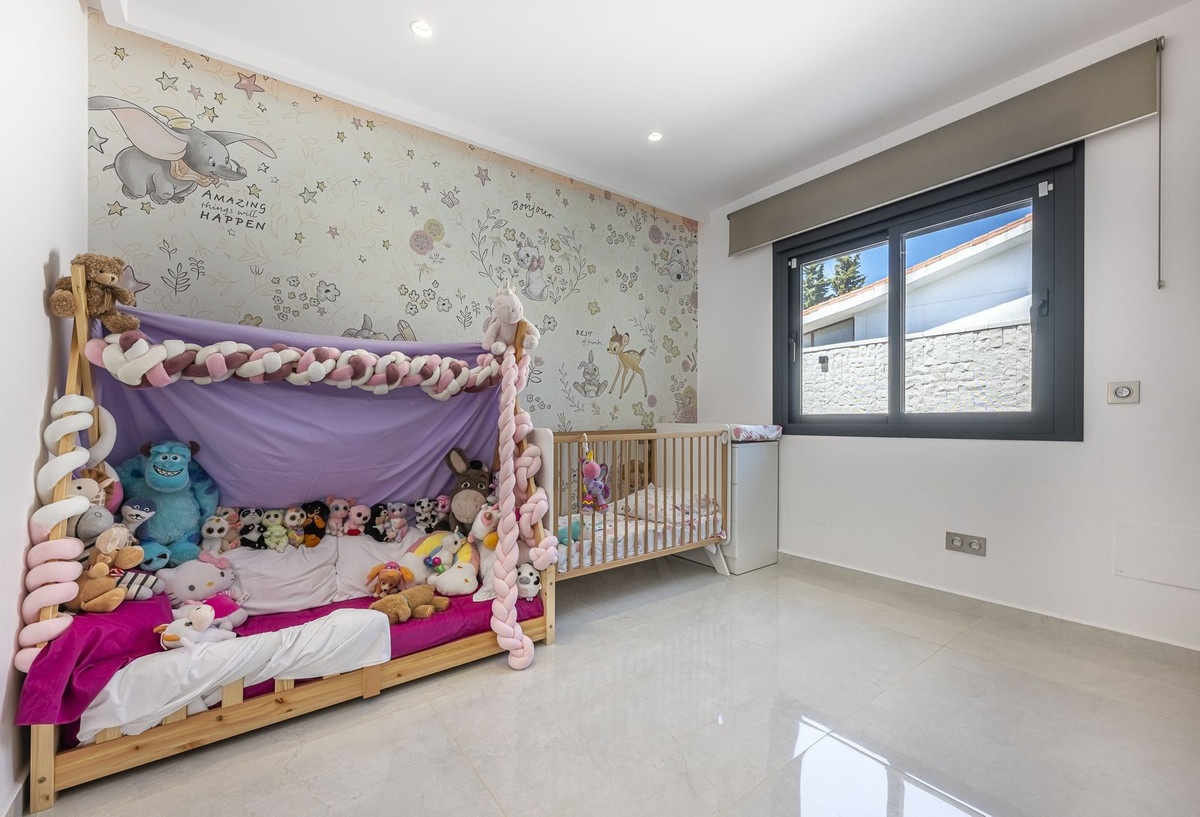 Image {index}: Detached Villa For sale, Estepona, €1,690,000 [HFM-CL10251]