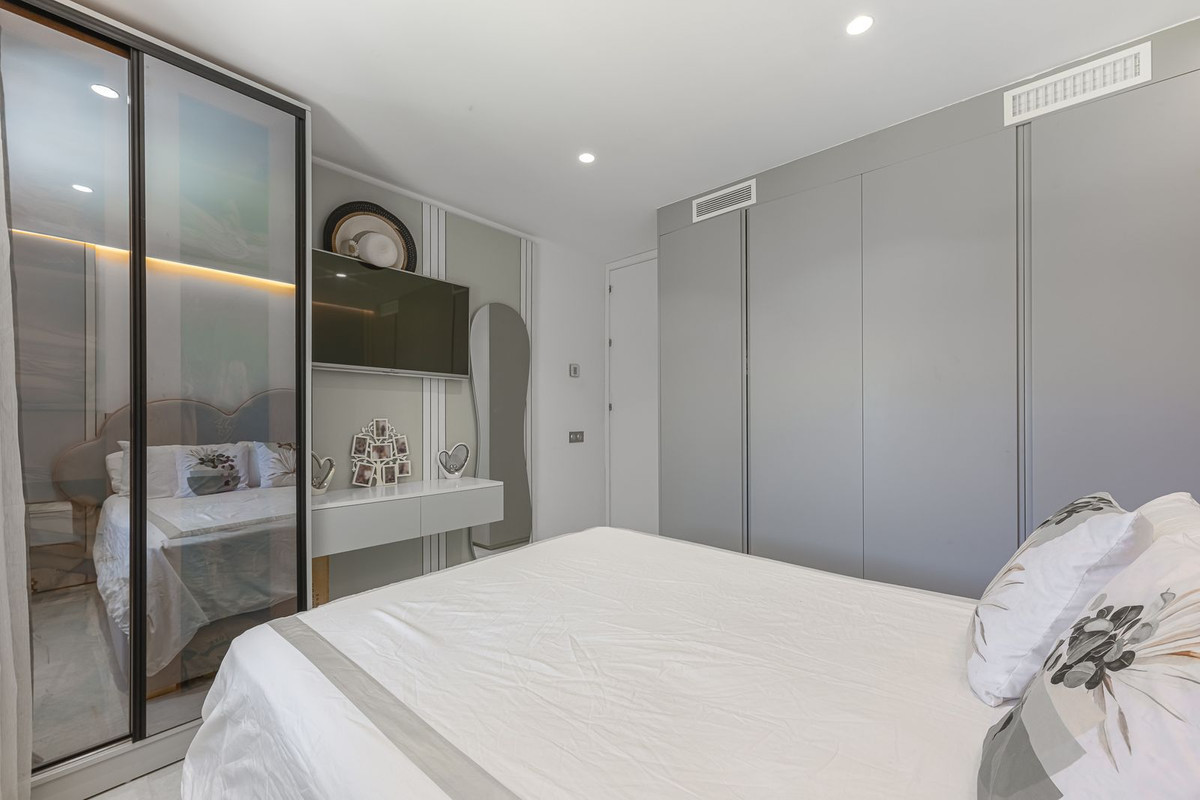 Image {index}: Detached Villa For sale, Estepona, €1,690,000 [HFM-CL10251]