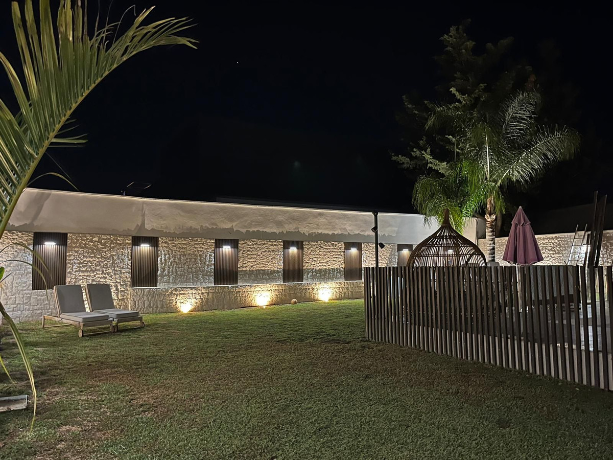 Image {index}: Detached Villa For sale, Estepona, €1,690,000 [HFM-CL10251]