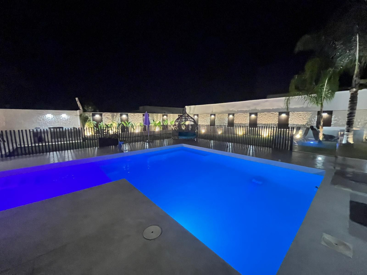 Image {index}: Detached Villa For sale, Estepona, €1,690,000 [HFM-CL10251]