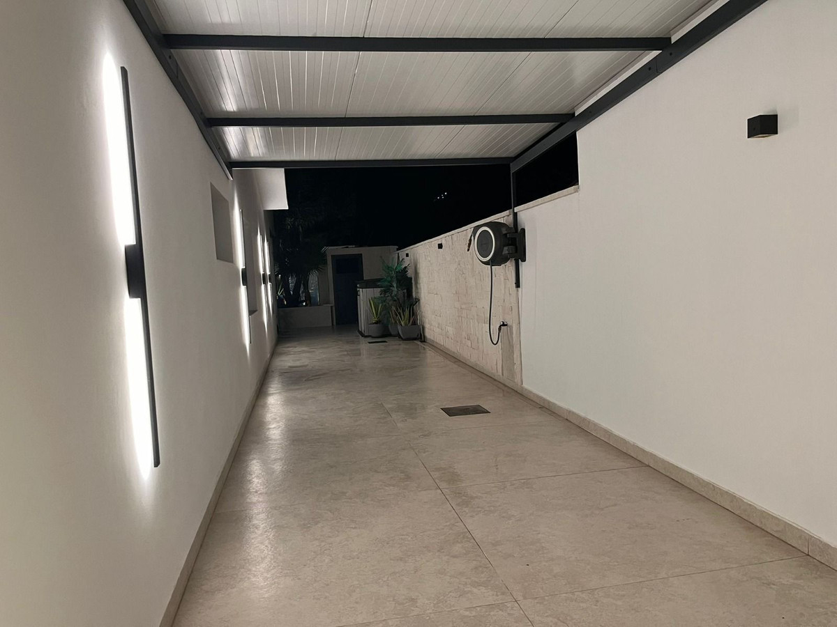 Image {index}: Detached Villa For sale, Estepona, €1,690,000 [HFM-CL10251]