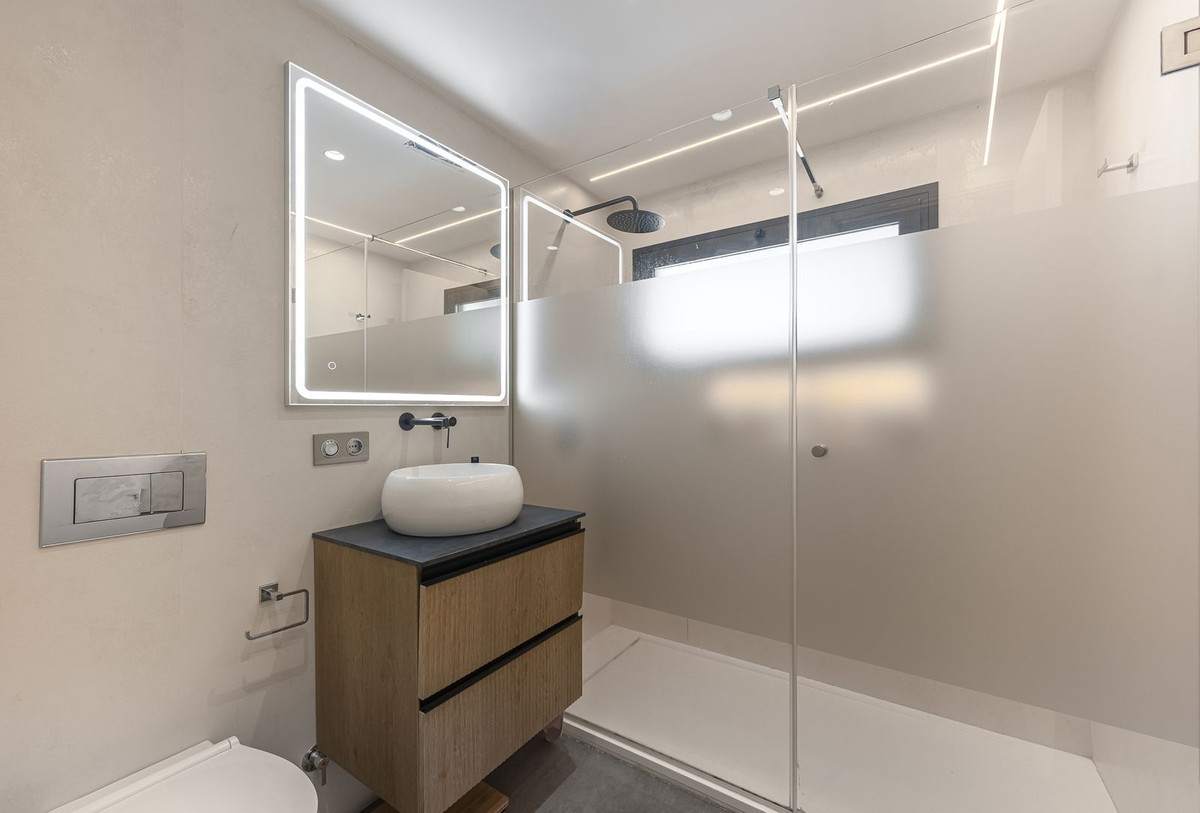 Image {index}: Detached Villa For sale, Estepona, €1,690,000 [HFM-CL10251]