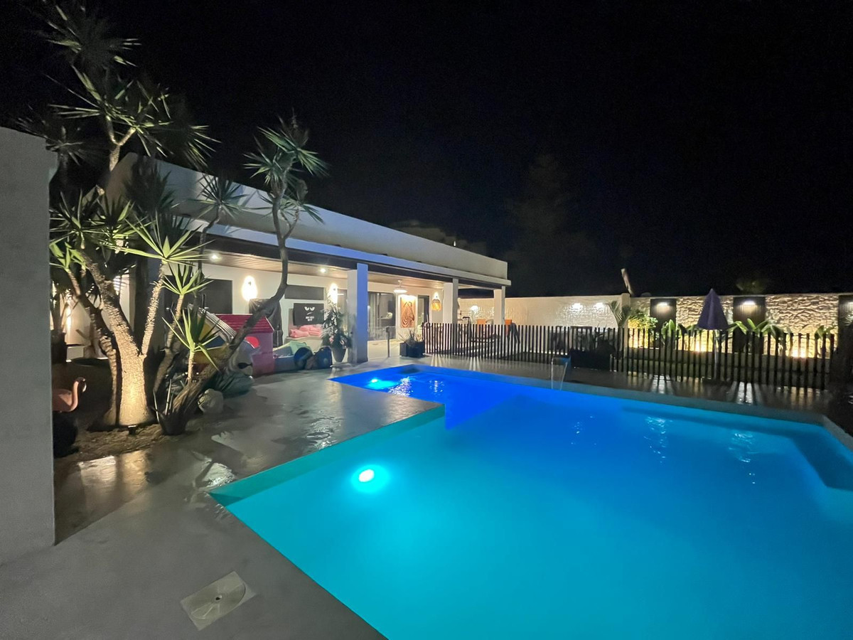 Image {index}: Detached Villa For sale, Estepona, €1,690,000 [HFM-CL10251]