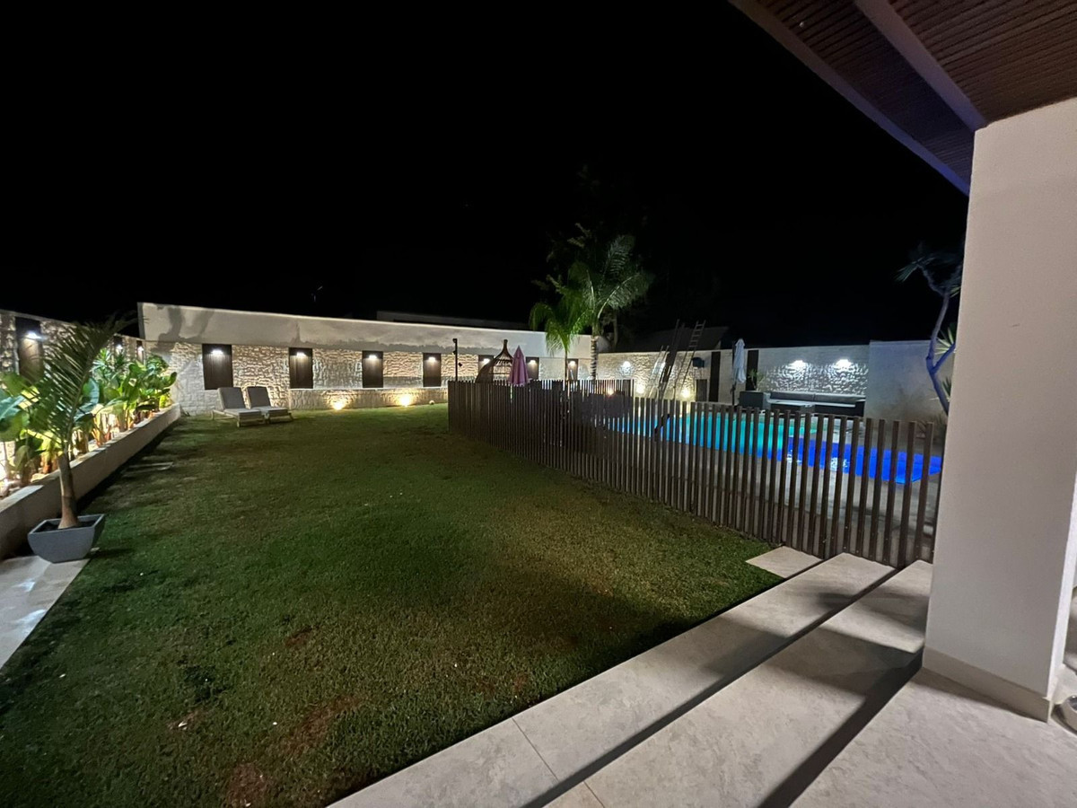 Image {index}: Detached Villa For sale, Estepona, €1,690,000 [HFM-CL10251]