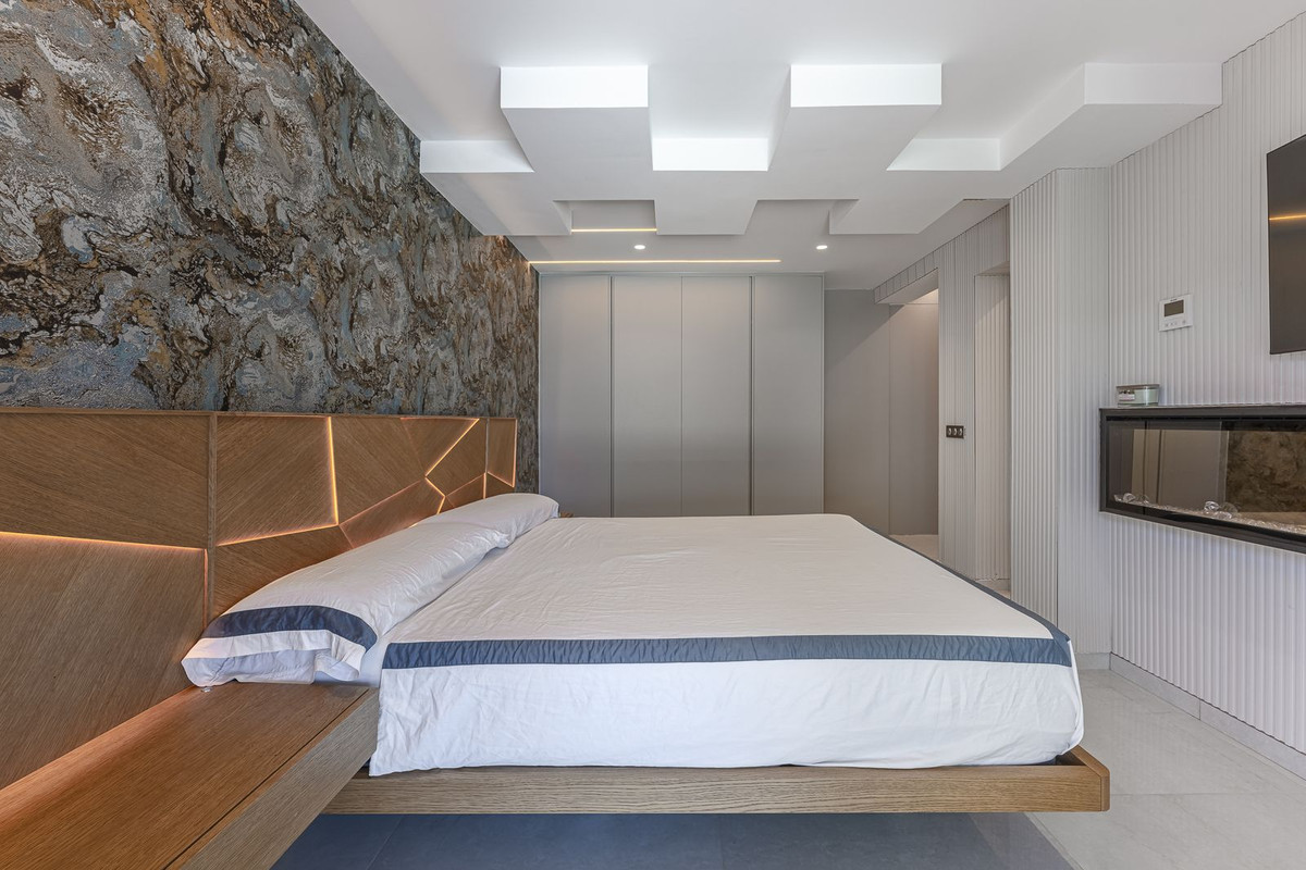 Image {index}: Detached Villa For sale, Estepona, €1,690,000 [HFM-CL10251]