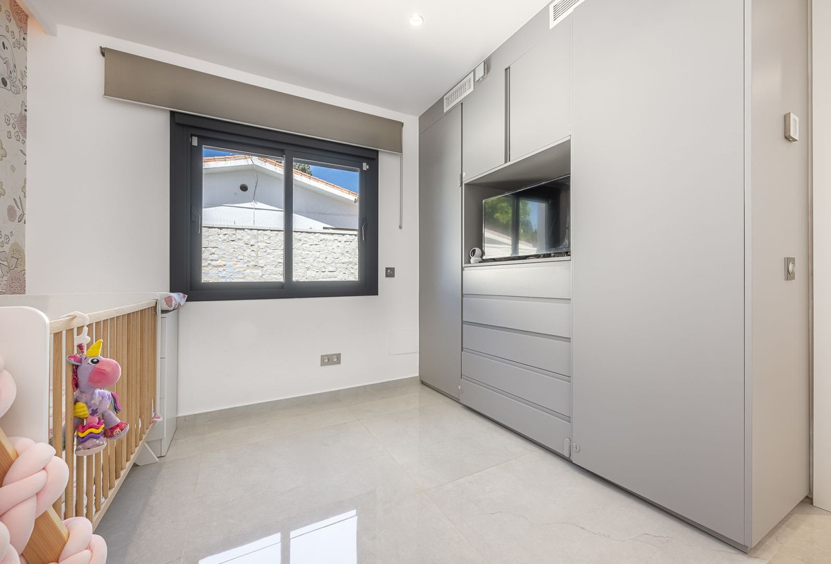 Image {index}: Detached Villa For sale, Estepona, €1,690,000 [HFM-CL10251]