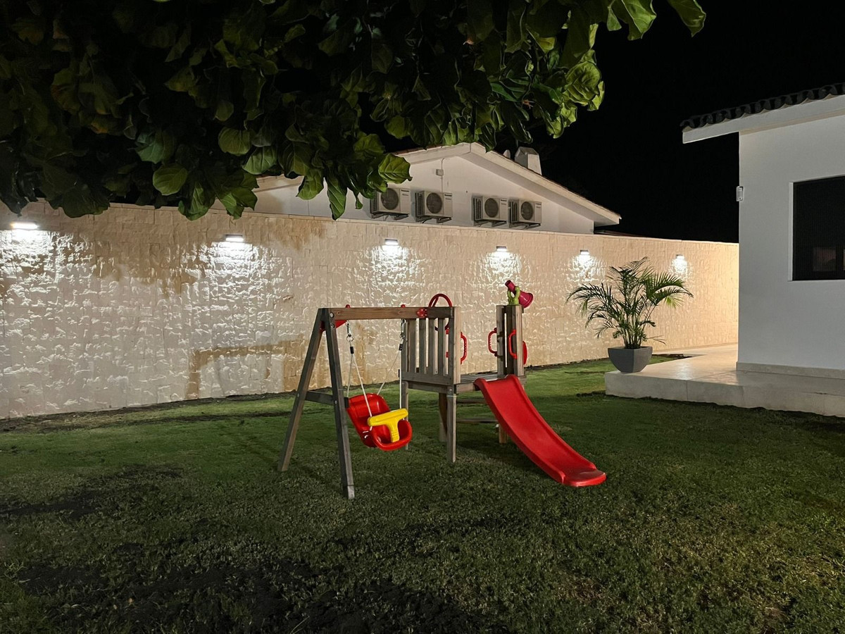 Image {index}: Detached Villa For sale, Estepona, €1,690,000 [HFM-CL10251]