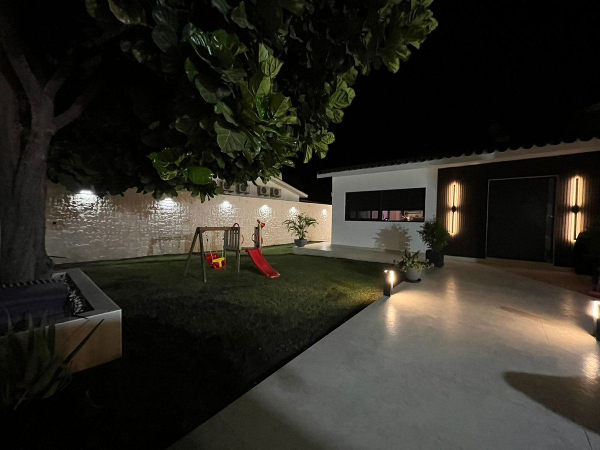 Image {index}: Detached Villa For sale, Estepona, €1,690,000 [HFM-CL10251]