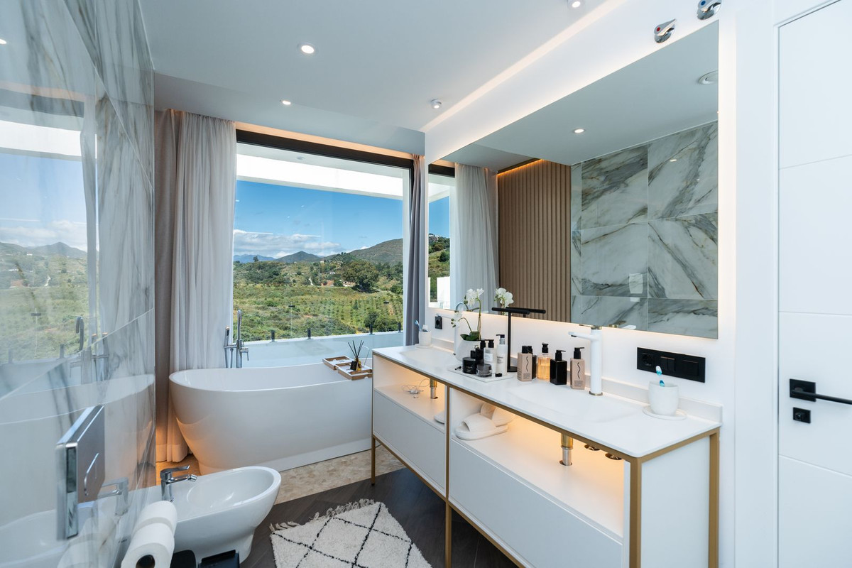 Image {index}: Detached Villa For sale, Mijas Costa, €1,150,000 [HFM-CL10246]