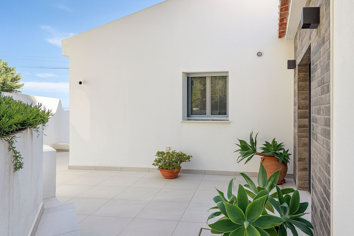 Image {index}: Detached Villa For sale, Mijas Costa, €1,180,000 [HFM-CL10247]