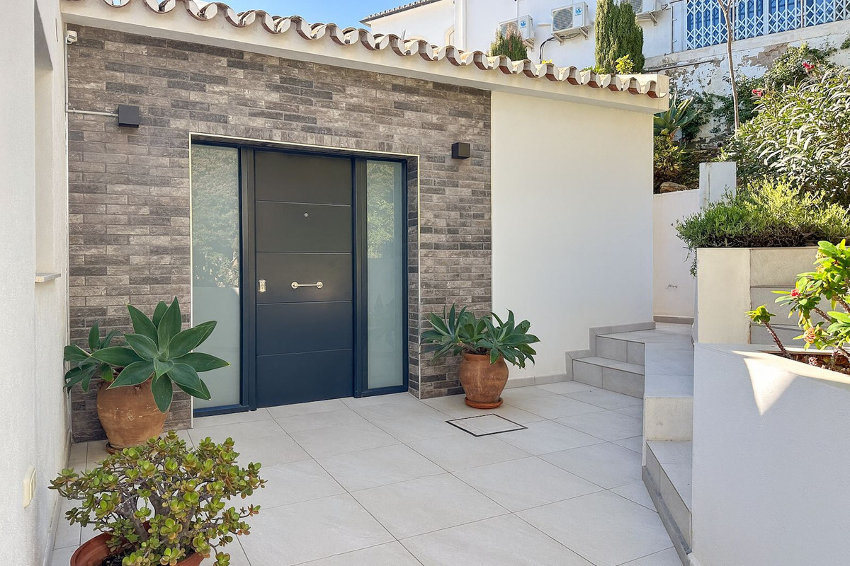 Image {index}: Detached Villa For sale, Mijas Costa, €1,180,000 [HFM-CL10247]