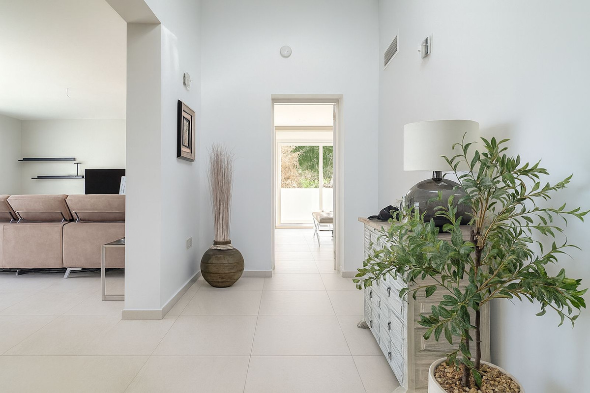 Image {index}: Detached Villa For sale, Mijas Costa, €1,180,000 [HFM-CL10247]