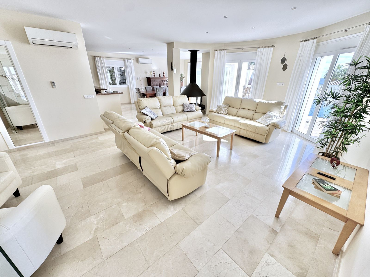 Image {index}: Detached Villa For sale, Mijas Costa, €1,595,000 [HFM-CL10248]