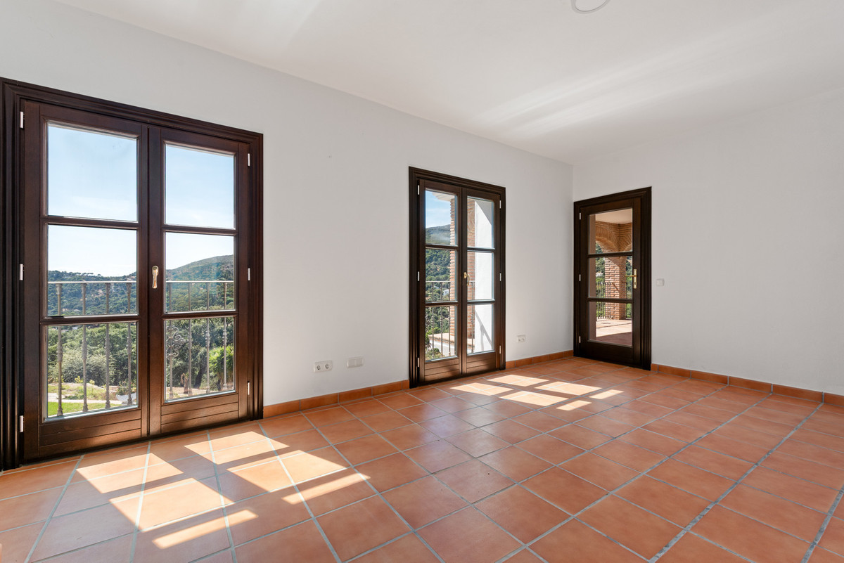 Image {index}: Detached Villa For sale, Casares, €1,645,000 [HFM-CL10249]