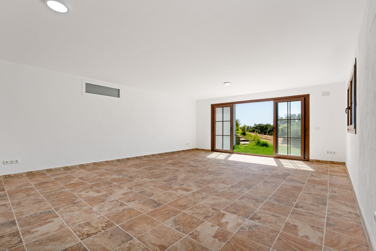 Image {index}: Detached Villa For sale, Casares, €1,645,000 [HFM-CL10249]