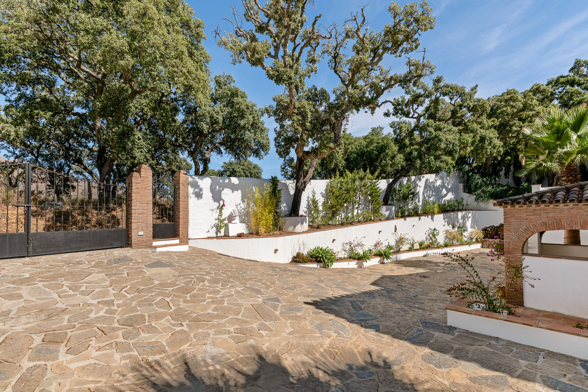 Image {index}: Detached Villa For sale, Casares, €1,645,000 [HFM-CL10249]