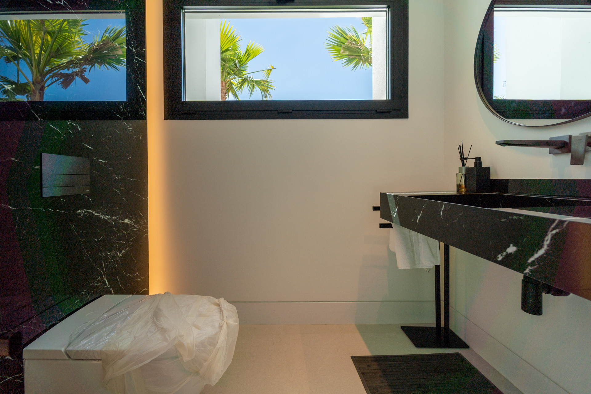 Image {index}: Detached Villa For sale, Nueva Andalucía, €4,700,000 [HFM-CL10238]