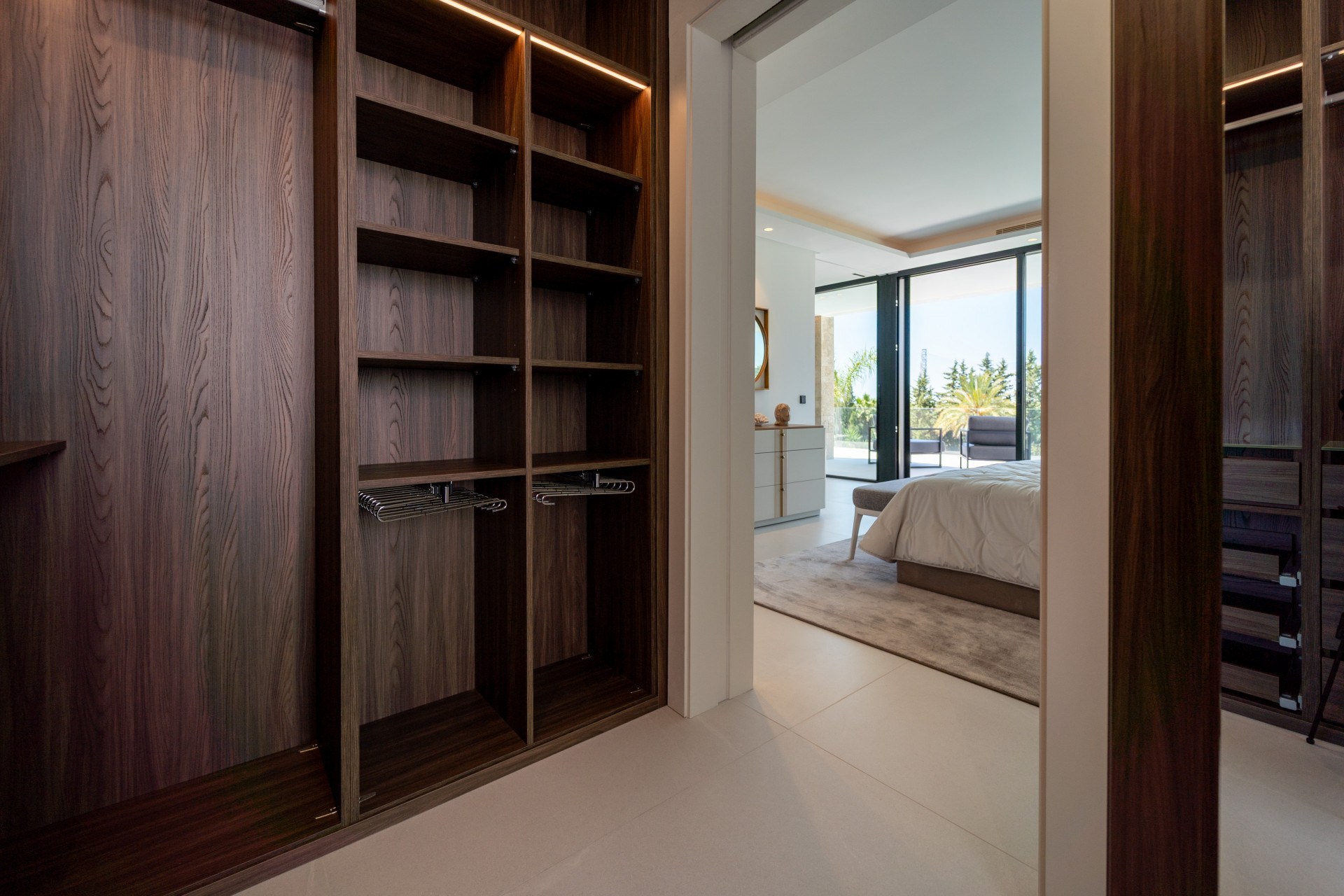 Image {index}: Detached Villa For sale, Nueva Andalucía, €4,700,000 [HFM-CL10238]