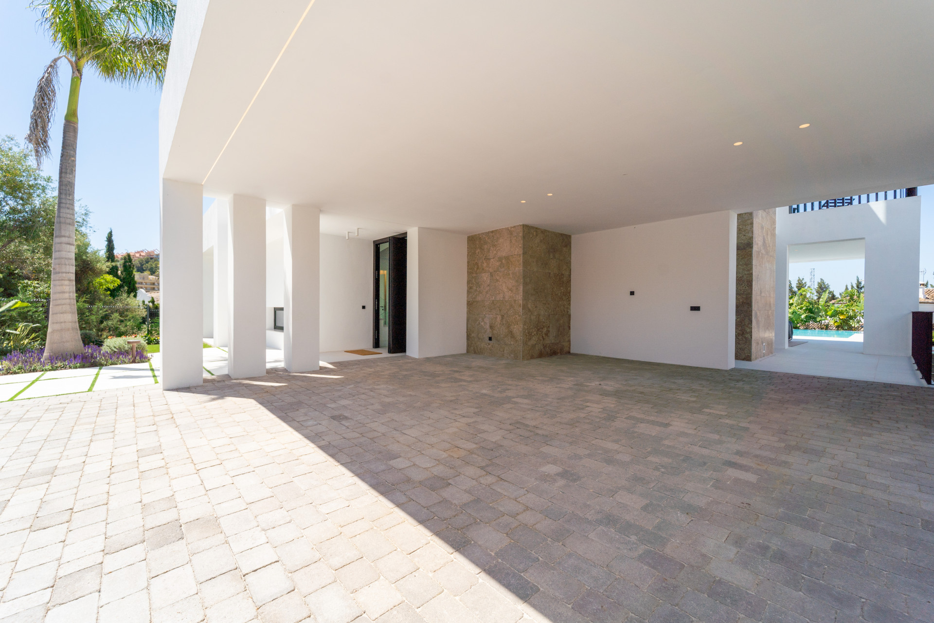 Image {index}: Detached Villa For sale, Nueva Andalucía, €4,700,000 [HFM-CL10238]
