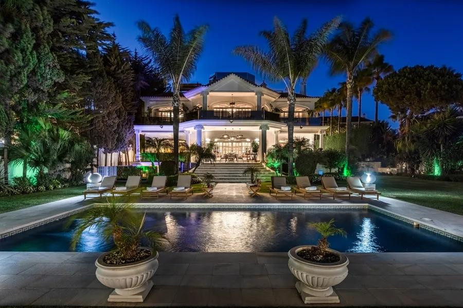 Image {index}: Detached Villa For sale, Puerto Banús, €30,000,000 [HFM-CL10241]