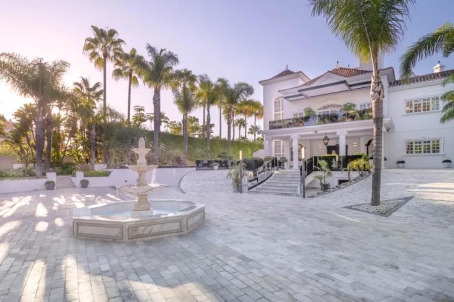 Image {index}: Detached Villa For sale, Puerto Banús, €30,000,000 [HFM-CL10241]