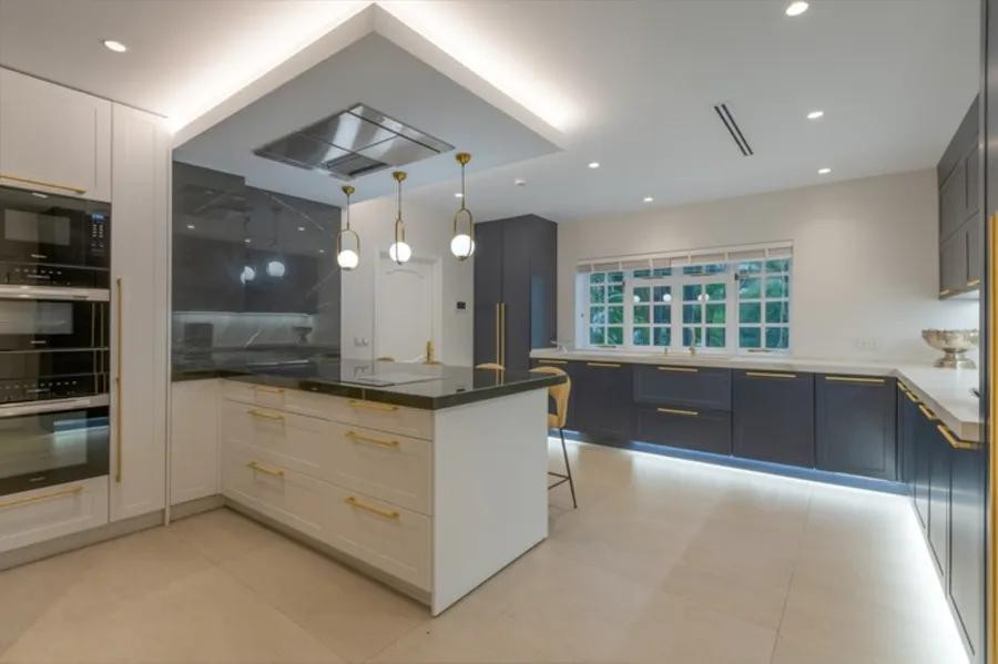 Image {index}: Detached Villa For sale, Puerto Banús, €30,000,000 [HFM-CL10241]